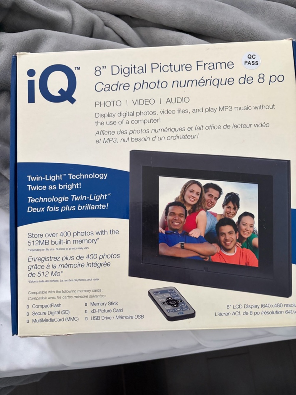 iQ 8" Digital Picture Frame - Black/Blue Box